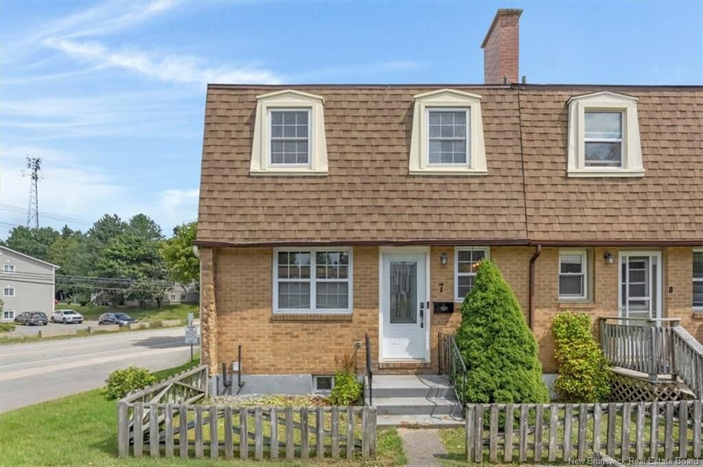 Property Photo:  7 Hampton Manor  NB E2K 0C4 