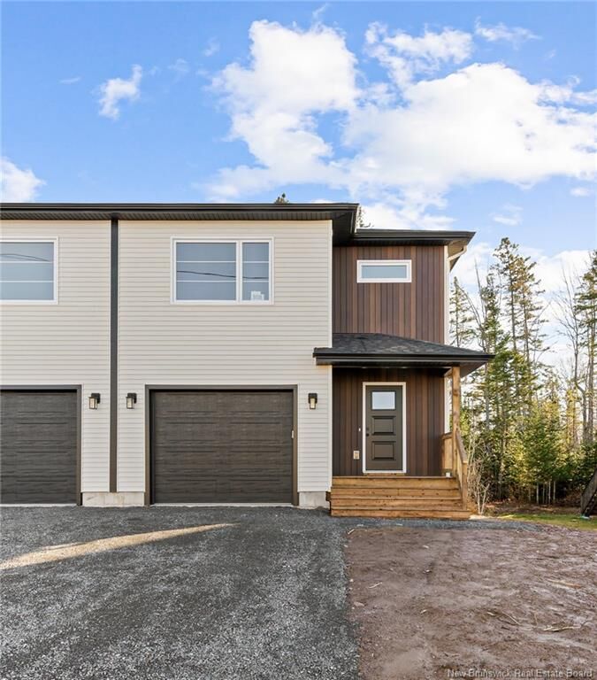 323 Lady Russell Street — photo 1
