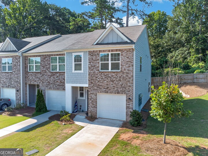 Property Photo: 501 Magnolia Circle GA 30268
