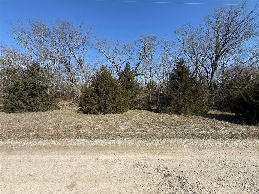 Property Photo: 37 Poplar Lane KS 66040
