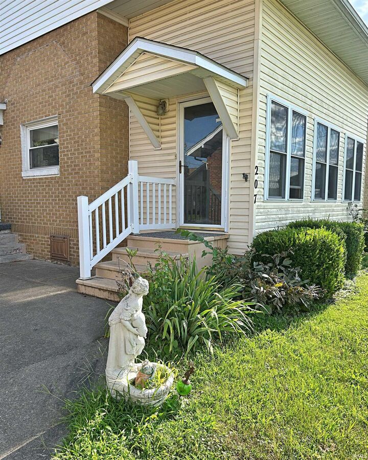 Property Photo: 207 W Walnut Street IN 47501