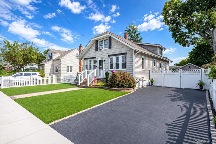 Property Photo:  14 Andrew Avenue  NY 11752 