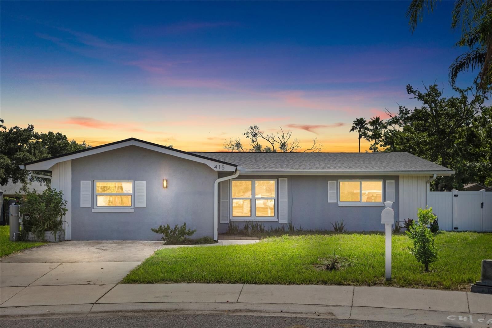 Property Photo: 415 Maplewood Circle FL 34677