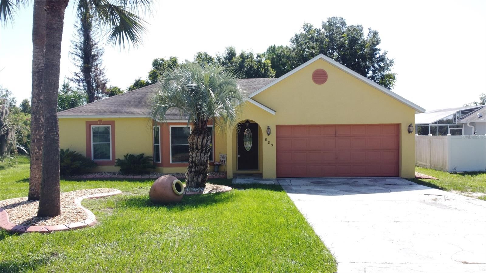 Property Photo:  533 Bent Oak Loop  FL 33837 