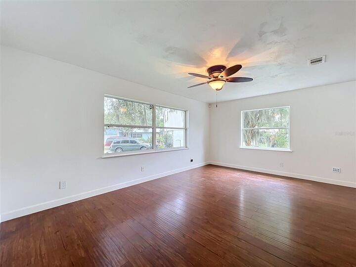 Property Photo: 4012 Wittwood Court FL 32817