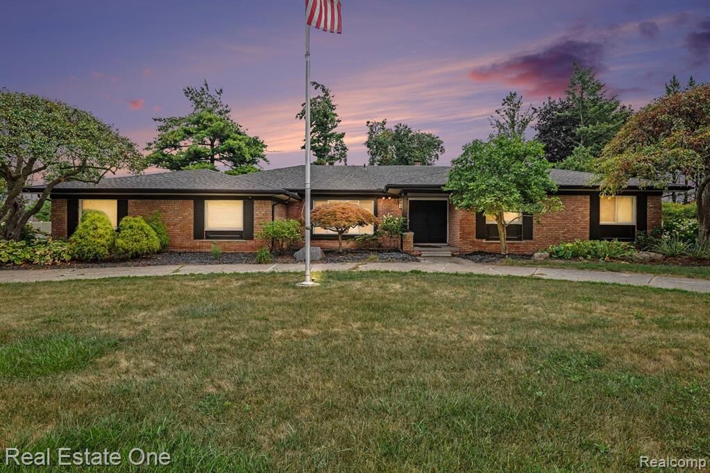 Property Photo: 11584 Chicago Road MI 48093 1146