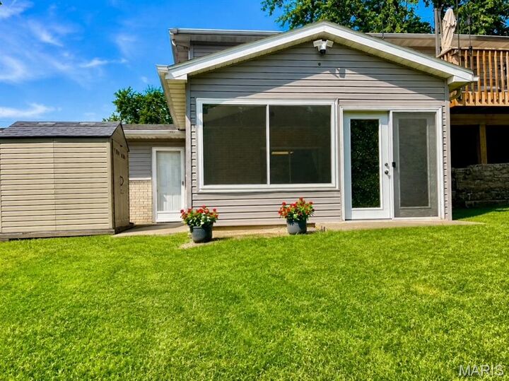 Property Photo:  307 Hazel Street  IL 62294 