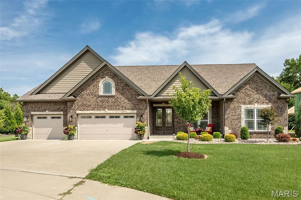 Property Photo: 904 Bellevaux Place MO 63301