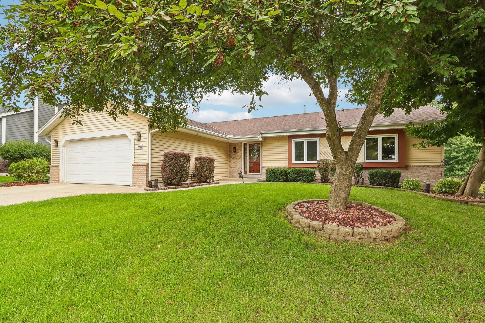 Property Photo: W235n6482 Outer Circle Dr WI 53089