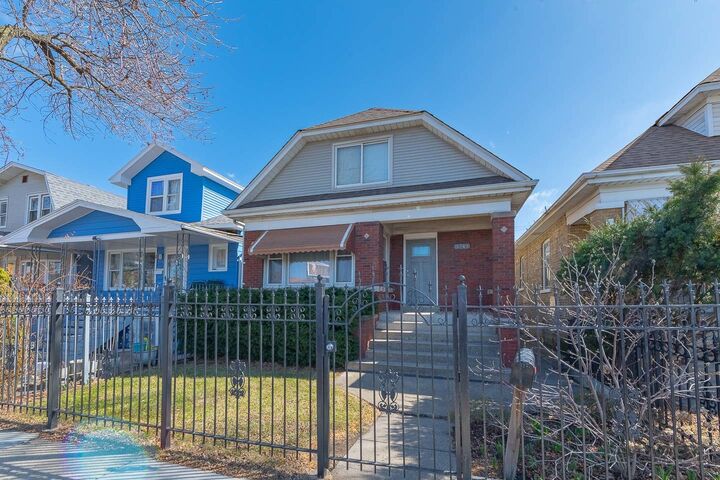 Property Photo: 3743 N Kimball Street IL 60618
