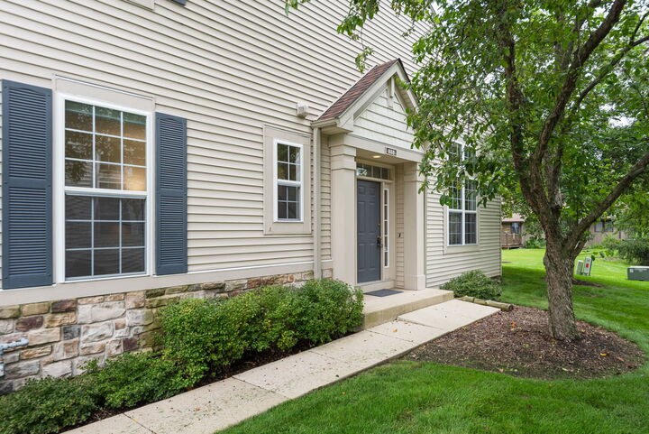 Property Photo: 828 Amelia Court IL 60030