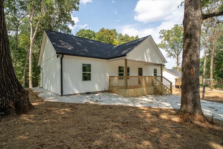 Property Photo:  300 Devin Dr  TN 38464 