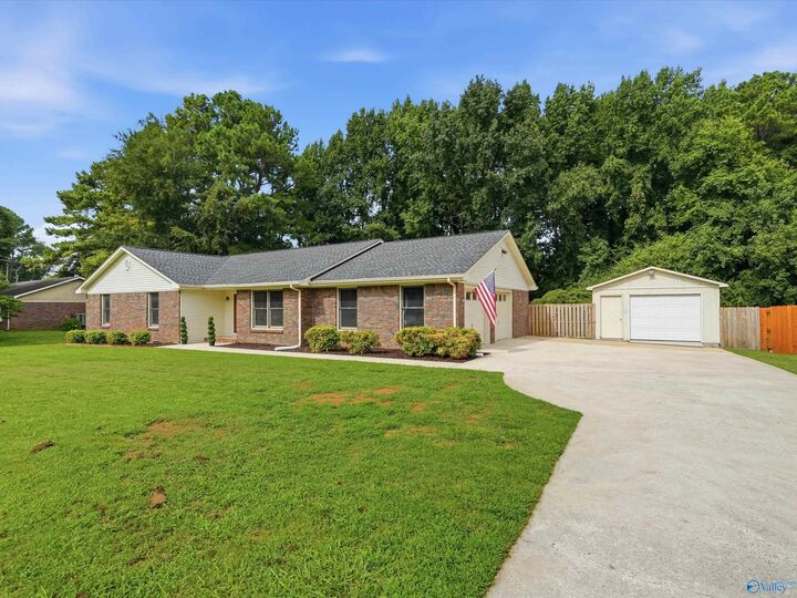 Property Photo:  13419 Wendy Drive  AL 35757 
