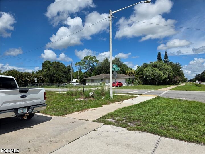 Property Photo: 615 New Market Road W FL 34142