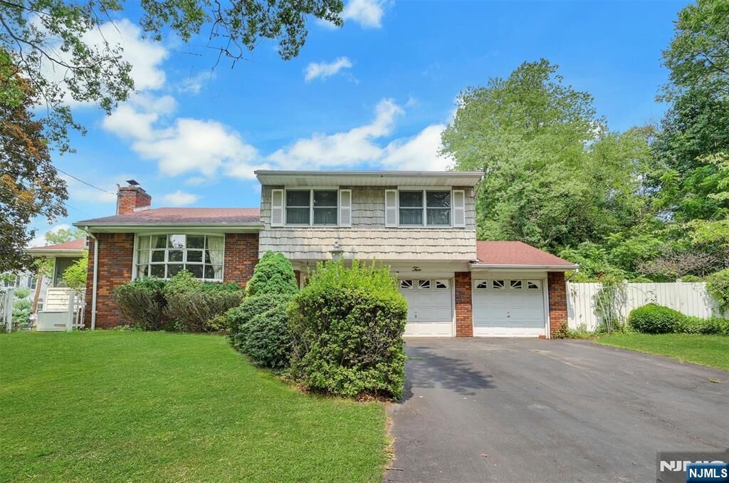 Property Photo: 2 Waldron Place NJ 07624