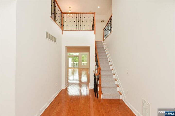 Property Photo:  99 Windsor Lane  NJ 07446 