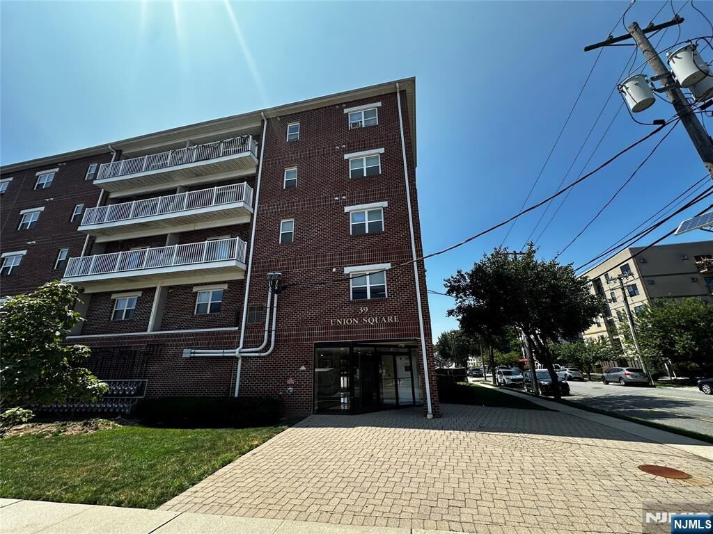 Property Photo: 39 Union Street 201 NJ 07601