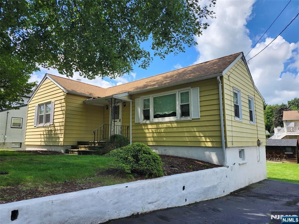 Property Photo:  11 Bullens Avenue  NJ 07470 
