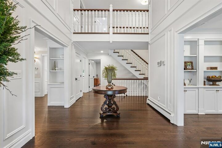 Property Photo:  662 Juniper Place  NJ 07417 