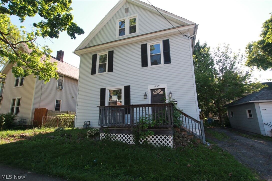 Property Photo: 237 Woodland Avenue OH 44460