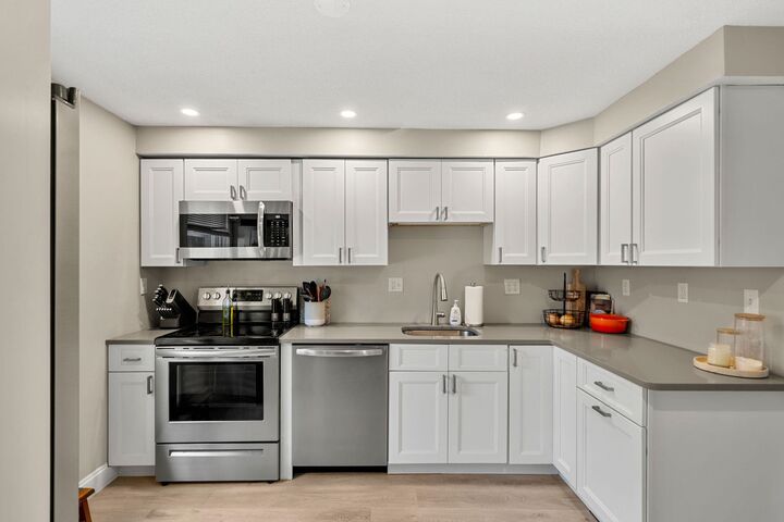 Property Photo:  1 Aspen Lane  NH 03054 