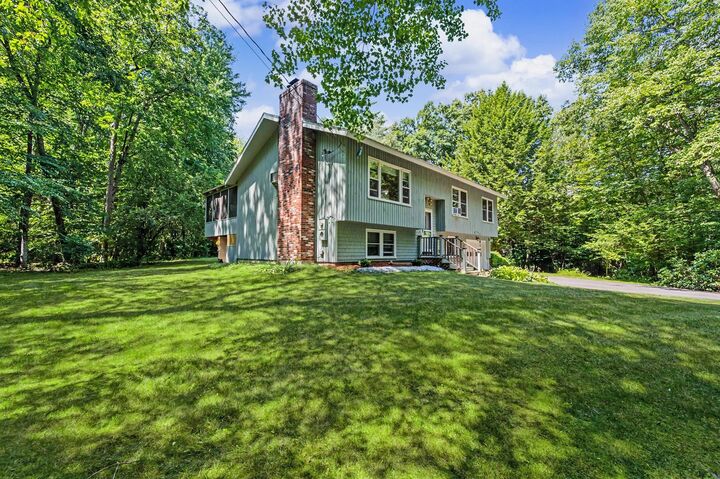 Property Photo:  14 Tomahawk Drive  NH 03054 