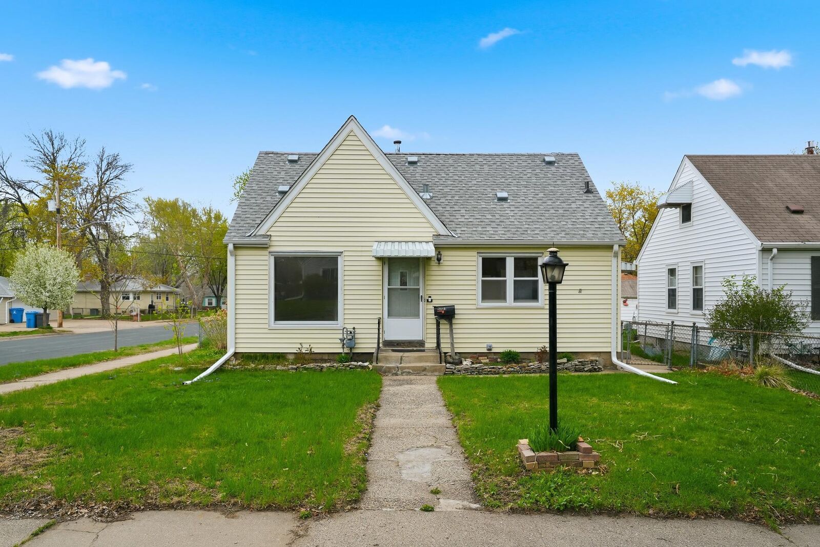 Property Photo:  5701 38th Avenue S  MN 55417 