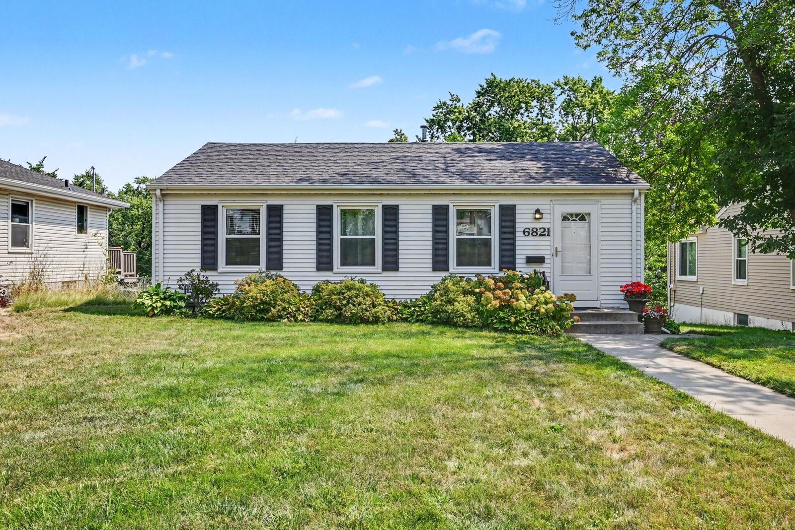 Property Photo: 6821 Upton Avenue S MN 55423