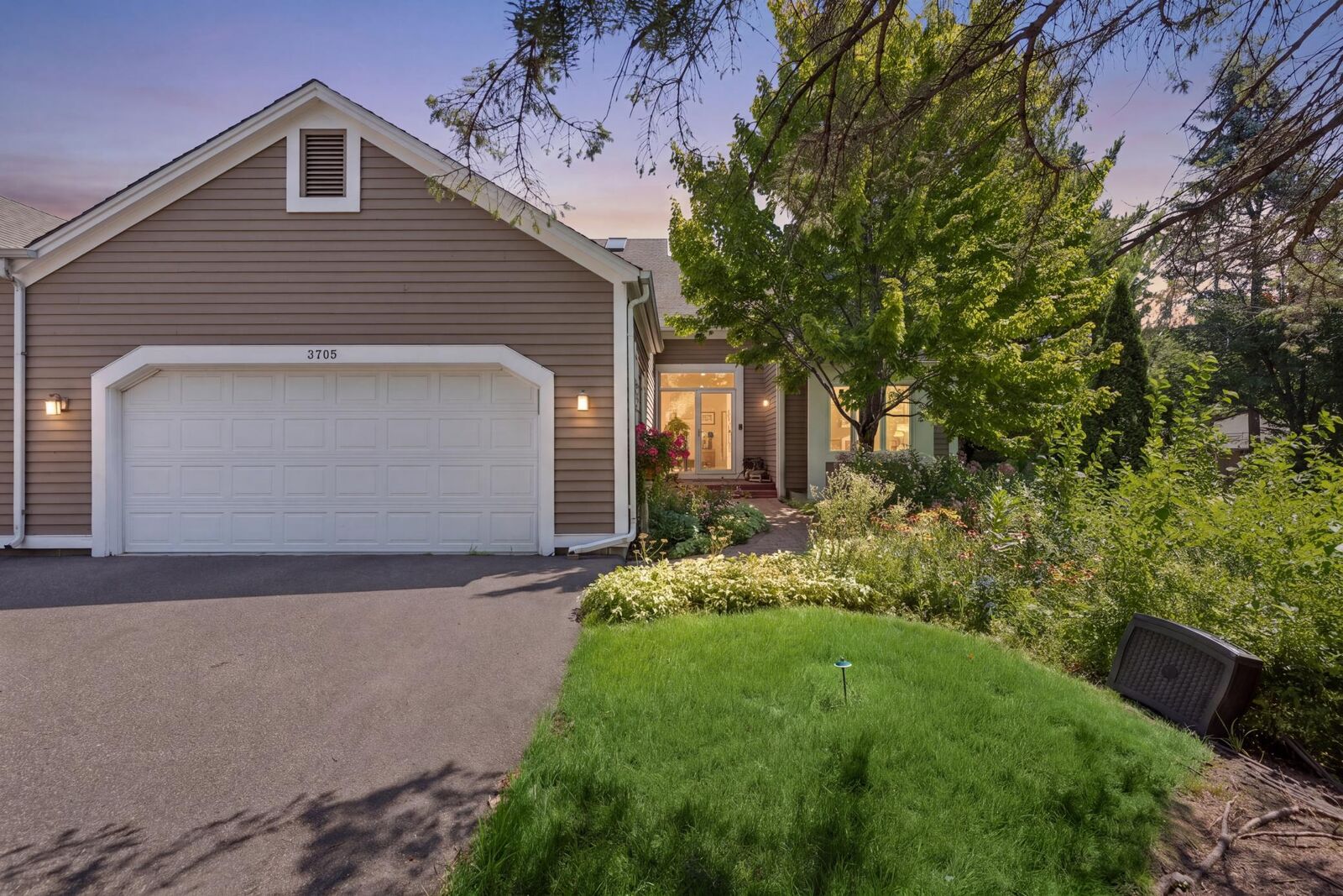 Property Photo: 3705 Oakton Ridge MN 55305