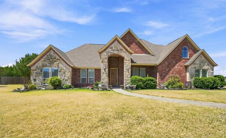 Property Photo: 429 Rugged Drive TX 75154