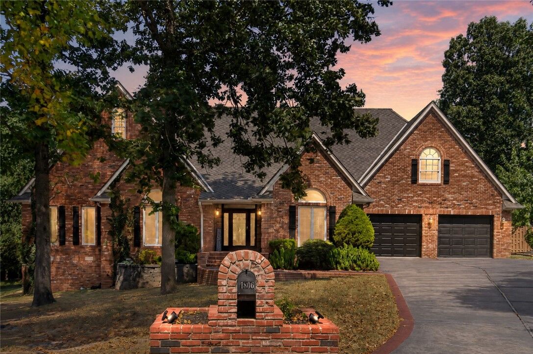 Property Photo:  1806 S Prestwick Place  AR 72758 