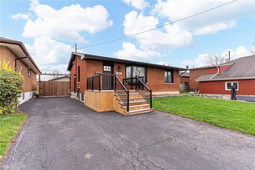 Property Photo:  185 Deschene Avenue  ON L9A 3K3 