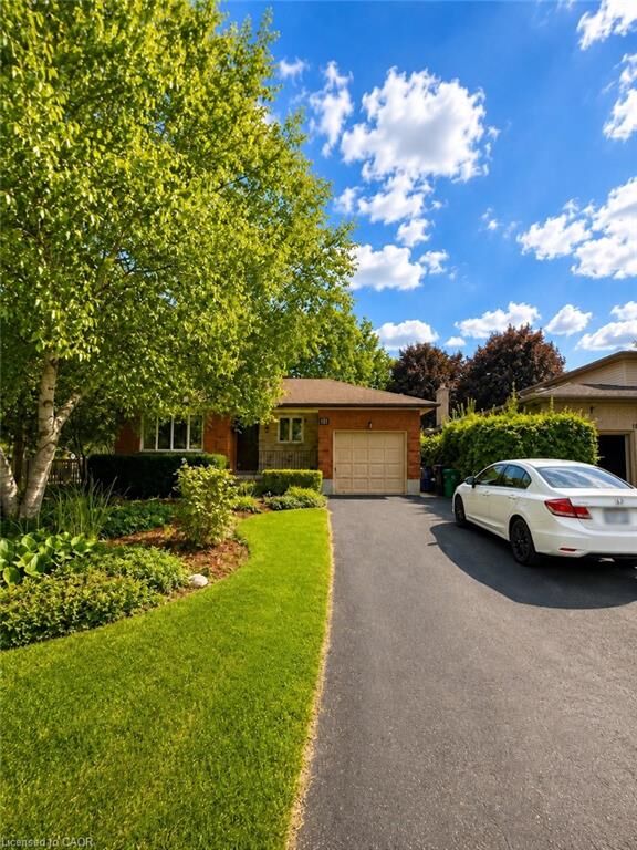 Property Photo:  101 Carson Drive Upper  ON N2B 2Z4 
