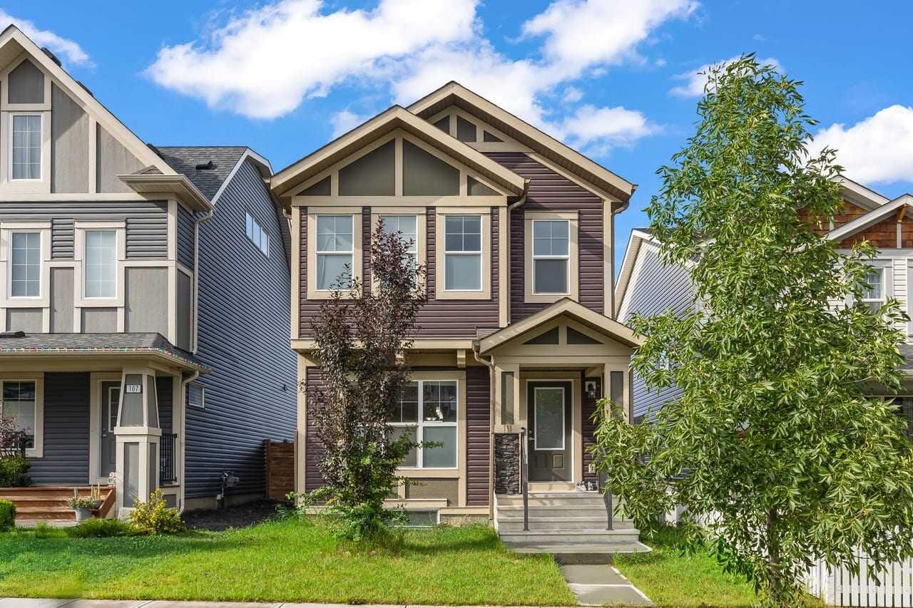 Property Photo:  111 Hillcrest Close SW  AB T4B 4H6 