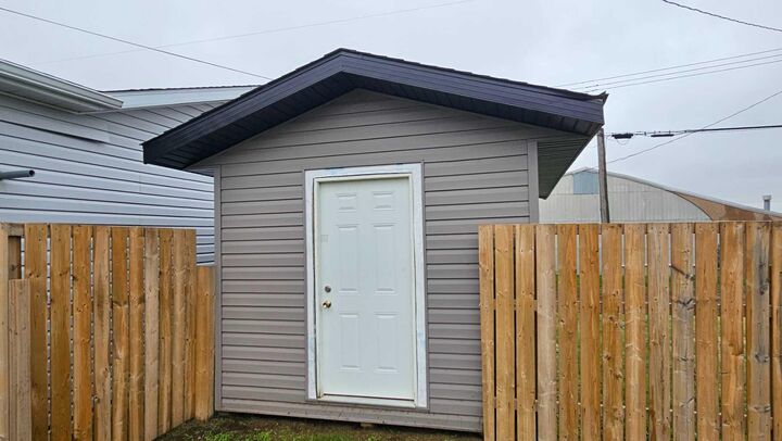 Property Photo: 4810 Windsor Avenue AB T0C 0X0