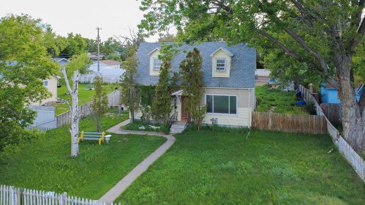 Property Photo:  1218 13 Street N  AB T1H 2T6 