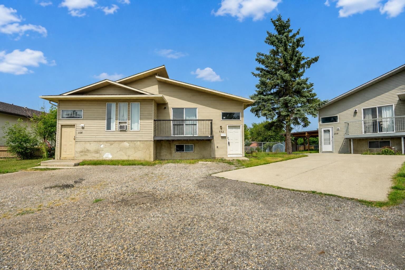 Property Photo:  152 Fonda Drive SE  AB T2A 6E6 