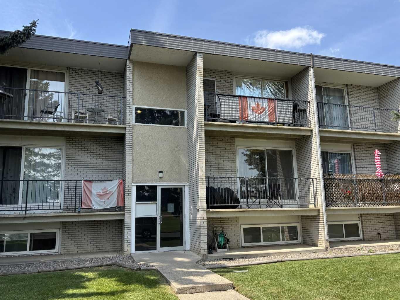 Property Photo:  218 Mayor Magrath Drive N 2  AB T1H 3P8 