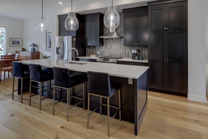 Property Photo: 3337 41 Street SW AB T3E 3L3