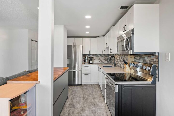 Property Photo:  1334 14 Avenue SW 505  AB T3C 0W2 