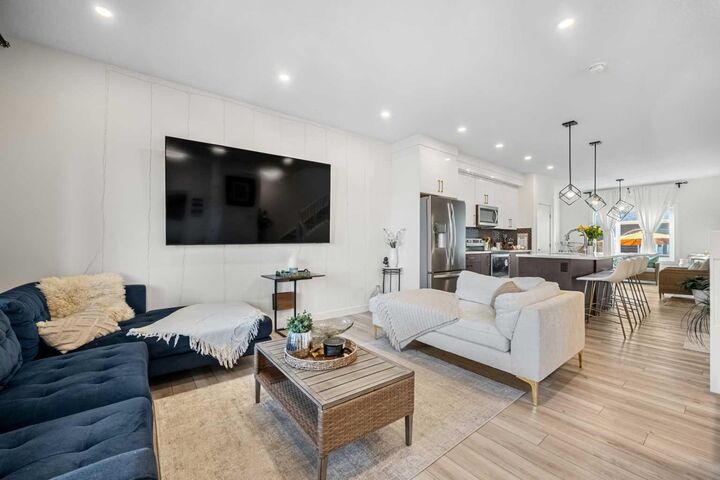 Property Photo:  262 Midgrove Mews SW  AB T4B 5K7 