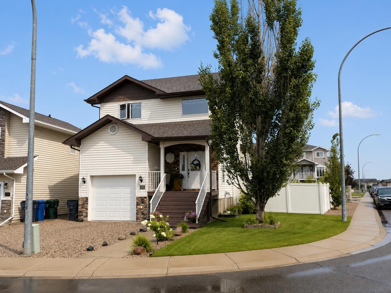 Property Photo:  230 Somerset Way SE  AB T1B 0B6 