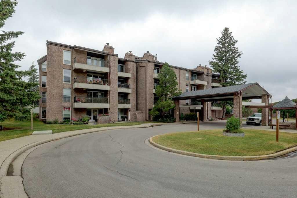 Property Photo:  201 Braeglen Close SW 1405  AB T2W 2B1 