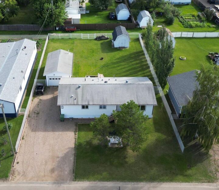 Property Photo:  10629 101 Ave  AB T0H 2H0 