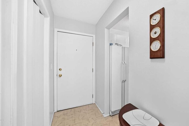 Property Photo:  647 1 Avenue NE 403  AB T2E 0B5 