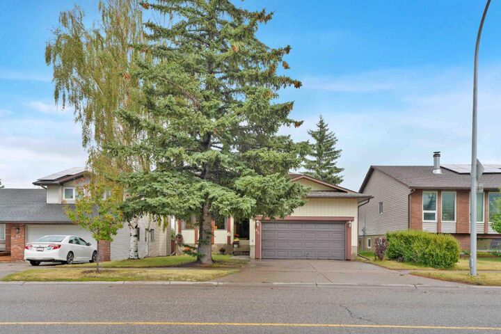 Property Photo: 60 Beddington Drive NE AB T3K 1K1
