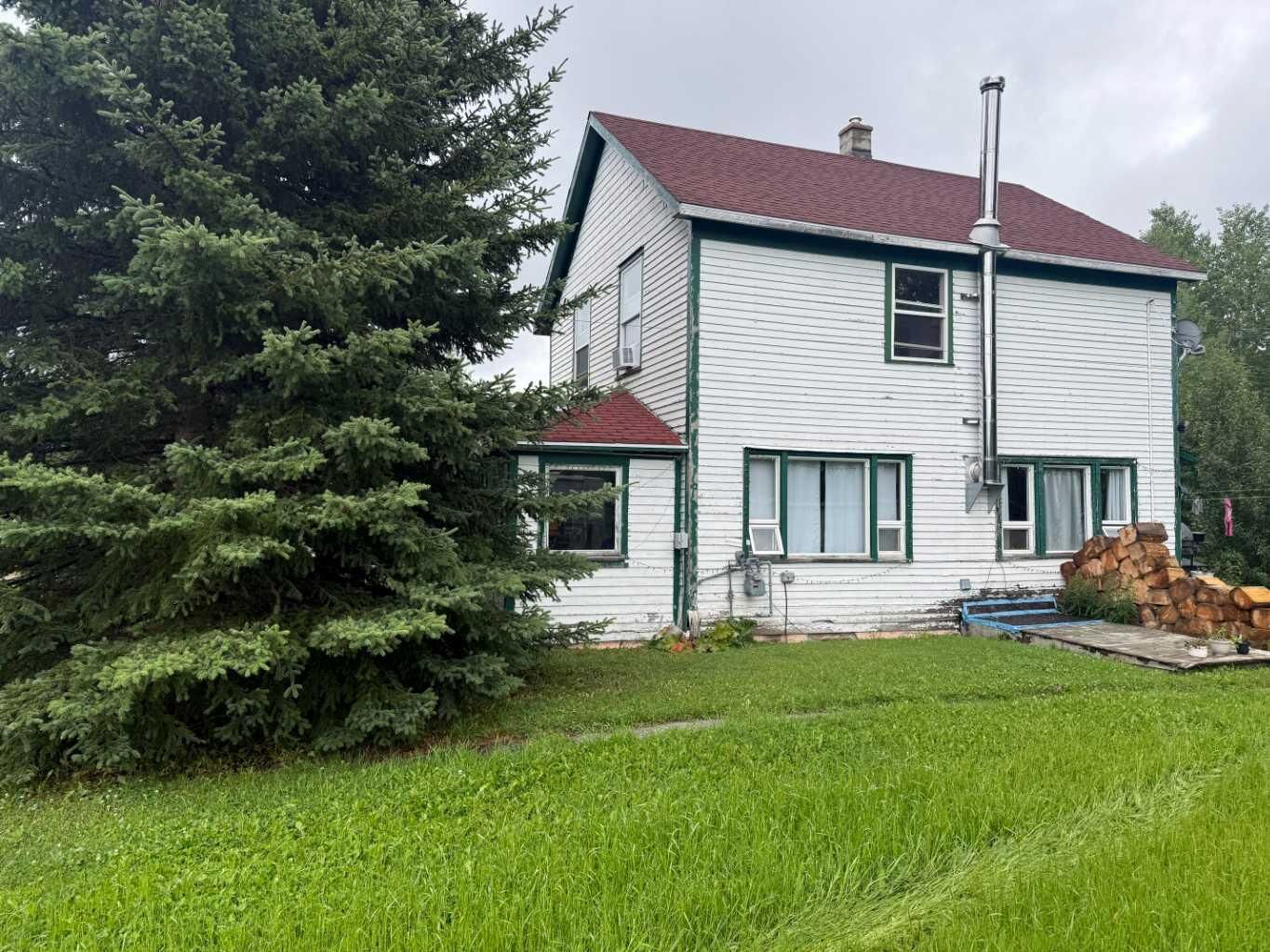 Property Photo: 5105 Valley Street AB T0E 1X0