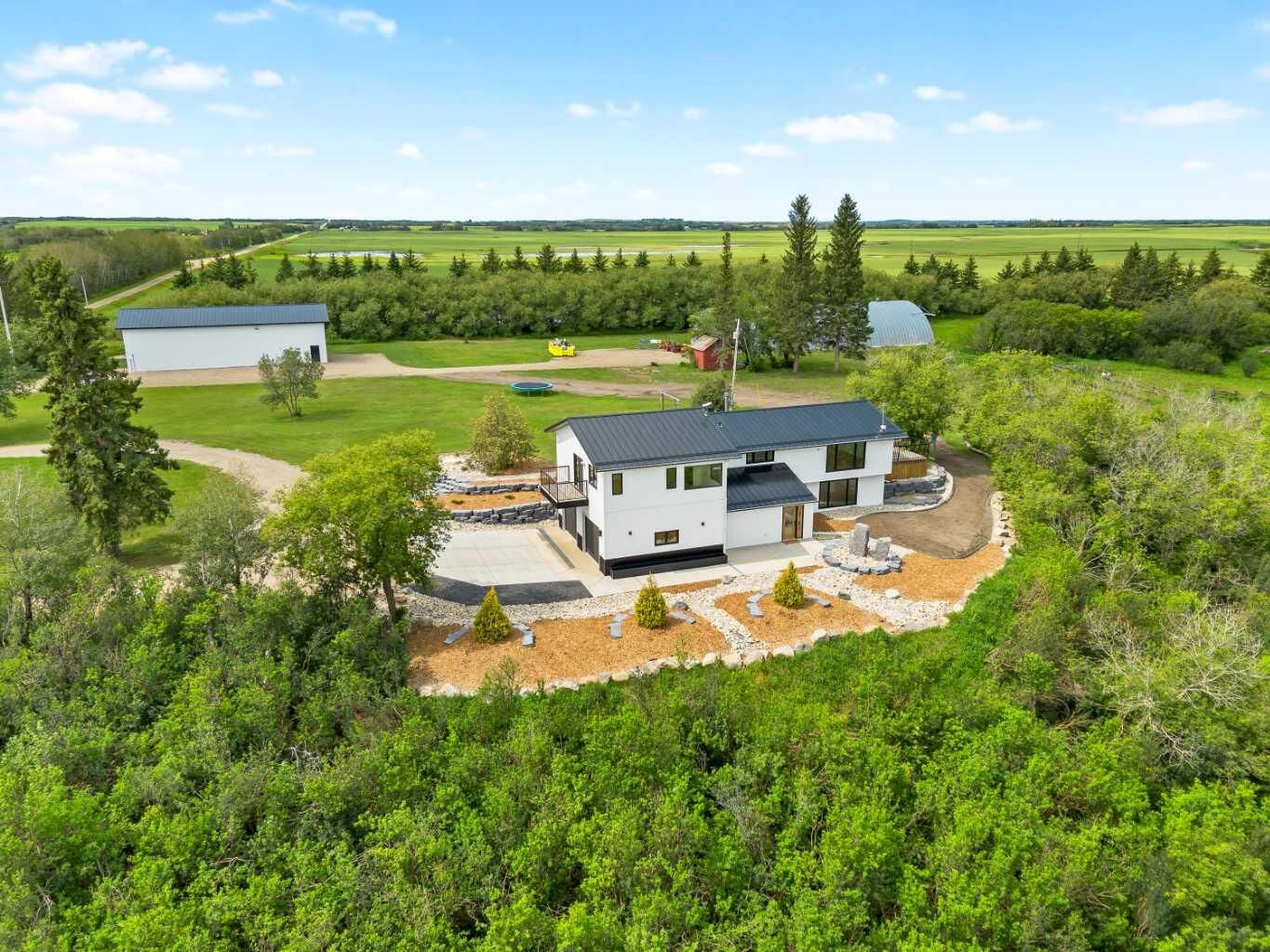 Property Photo:  35068 Twp Rd 530  AB T0B 2X0 