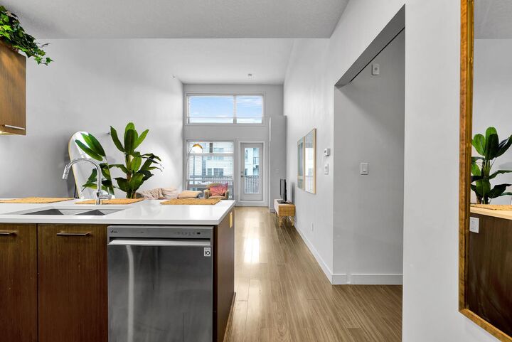 Property Photo:  323 20 Avenue SW 409  AB T2S 0E6 