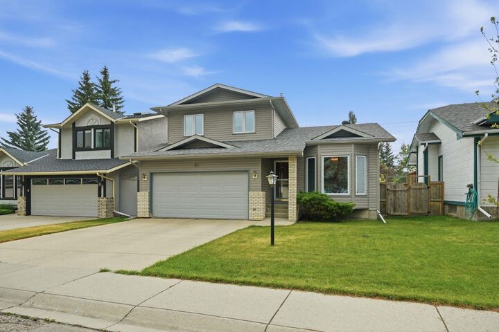 Property Photo:  61 Shannon Crescent SW  AB T2Y 2T8 